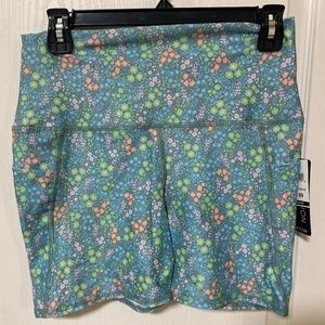 2 pair of EVOLUTION & CREATION WORKOUT BIKE SHORTS WOMENS SZ LARGE WITH POCKETS